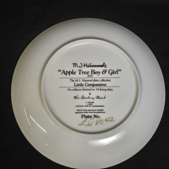 Vintage MJ Hummel Apple Tree Boy and Girl Plate # MG1788 Danbury Mint 1991 - Picture 4 of 7